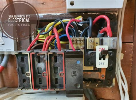 electric box making loud buzzing noise and lights flicker|electrical breaker box buzzing.